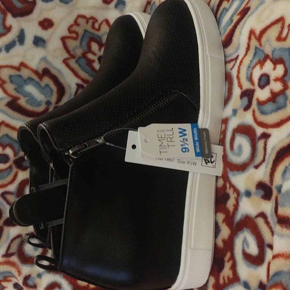 Black size 9 1/2 wide Time and Tru wedge sneaker boot